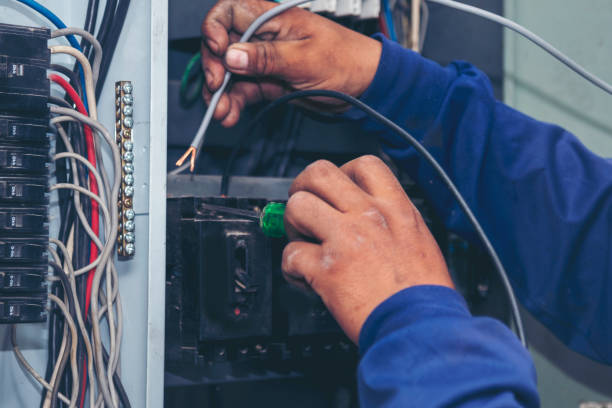 Best Affordable Emergency Electrician  in Smithville Sanders, IN